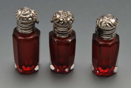 speciesofleastconcern: disgustinghuman: 19th century French hinged walnut case with scent bottles &