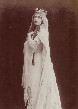 Soprano singer and actress Geraldine Farrar