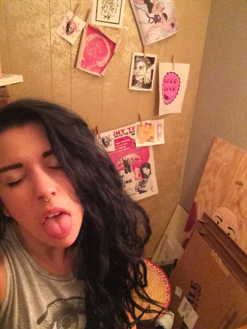headfulloffoliage:Punk girl stops cleaning to take mediocre selfies: a series