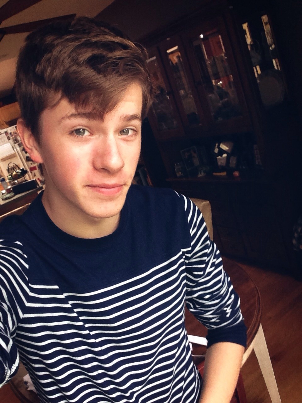 bacteriia:  themagicraunch:  Here’s two new selfie poses that I have never used.
