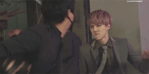 jongdality:  Oh Sehun making the punch look fake ft. him raising his hand to slap the guy beforehand 