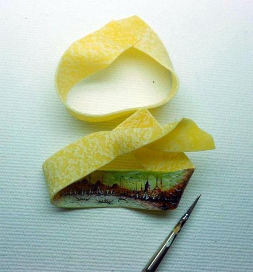 devidsketchbook:MINIATURE ART BY HASAN KALEAmazing miniature work by Turkish artist Hasan Kale (face