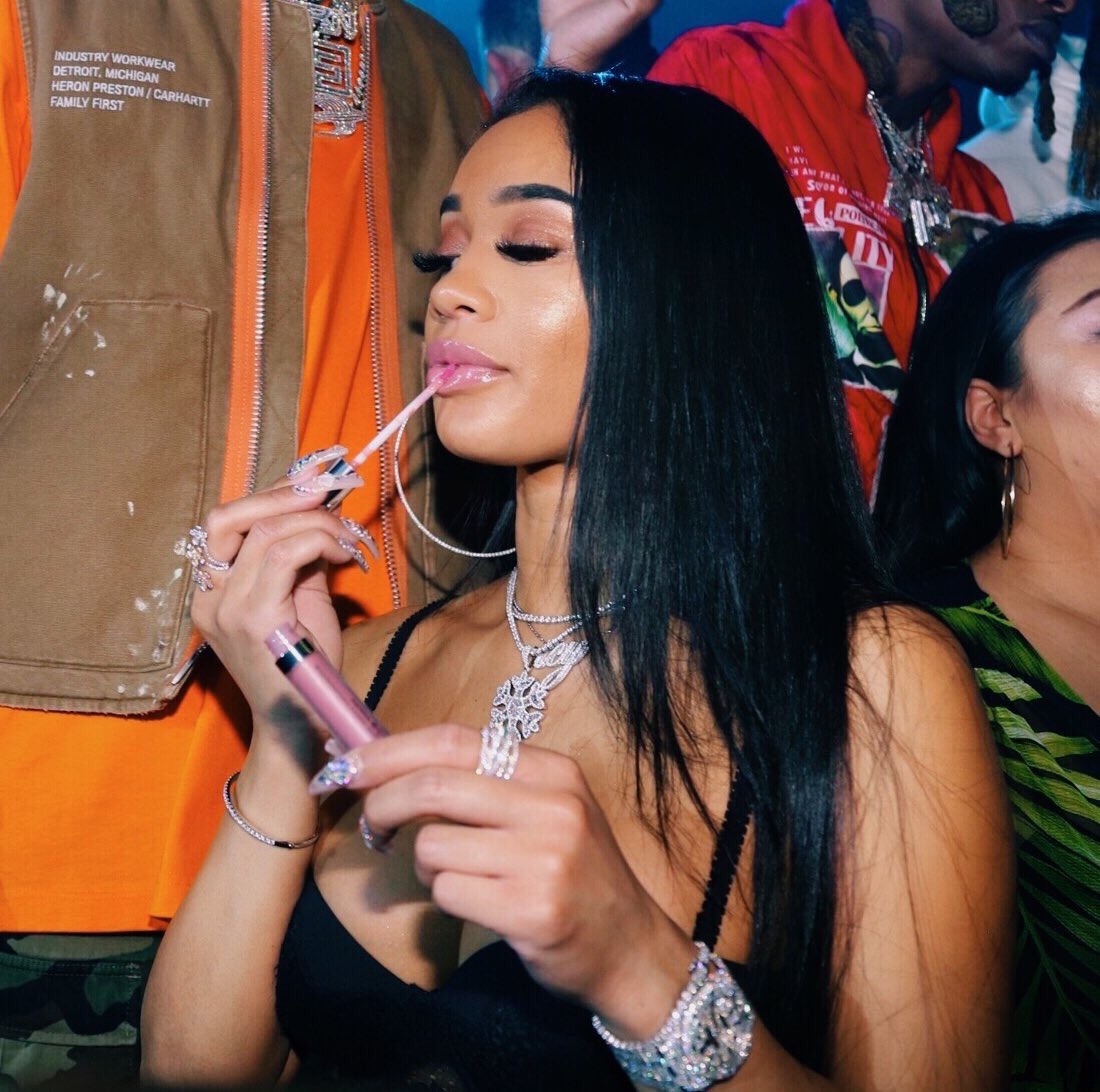 babyphat05:  Me reapplying my lipgloss every fifteen minutes 