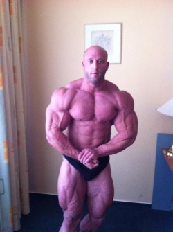 Petar Klancir before Amateur Mr Olympia Prague.   Christ the man looks amazing, definitely a body to aim for goal wise.