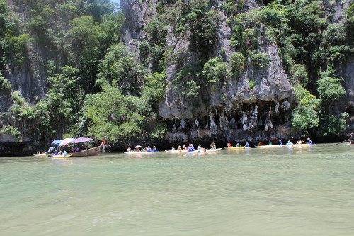 Canoe Tourists going to lod cave.