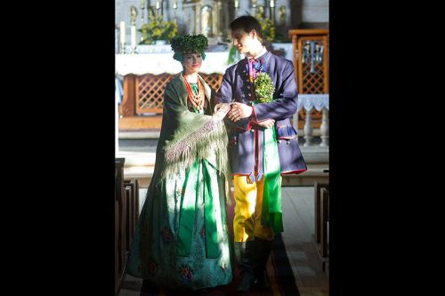 pannan-art:pannan-art:Traditional Silesian Wedding look - sourceI think I’ll draw something soon