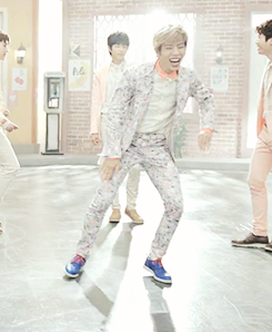 quarian:  smiley dongwoo ╮(─▽─)╭ 