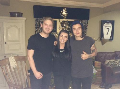 niallhorantheirish:  Out in Cheshire - 24.12.2014 (x) 