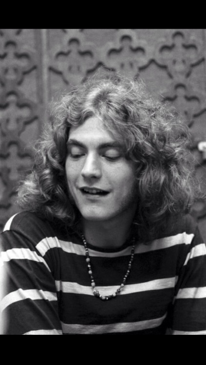 robertwerk:  “How can you consider flower power outdated? The essence of my lyrics is the desire for peace and harmony. That’s all anyone has ever wanted. How could it become outdated?”-Robert Plant HAPPY BIRTHDAY BABE 🌿🍃🌾🌴🍂