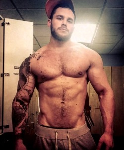 doyoulovemymen:  Mathew Camp’s locker room