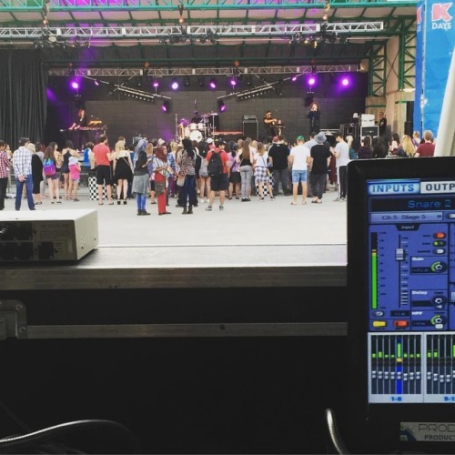 <p>Mix du jour. @francescoyates #kdays #edmonton #soundgirl #foh #SC48 (at K-Days)</p>