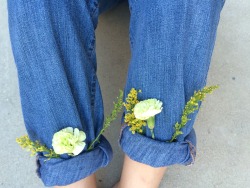 eggkido:  throwback to when i thought it would be cool to put flowers in my jeans!! 