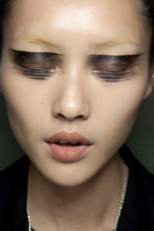 centifolias:  ru-ka:  JPG FW 2010  love this 