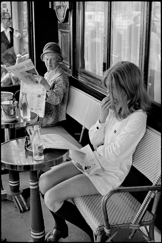mithatc:  kafkasapartment:  Saint Germain des Prés, Brasserie Lipp, Paris, 1969. Henri