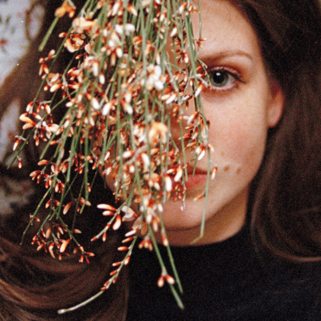urbannoir: Pretty Flowers, Pretty Women