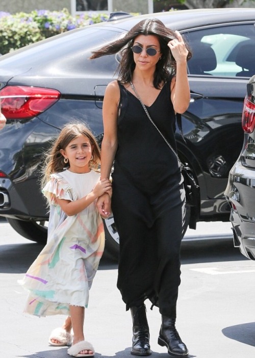 tficelebs: Kourtney Kardashian Shopping at Eggy in LA with daughter Penelope✨