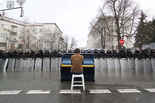 thereturnofpan:  Kiev - protester plays John Lennon’s Imagine. http://www.youtube.com/watch?v=DVg2EJvvlF8
