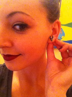 fuckmeharderbabyyy:  I’m a fan of my earrings.