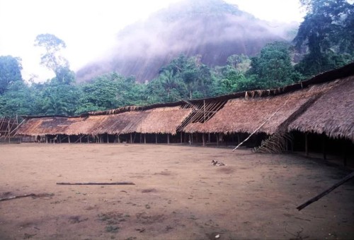 Shabono, Yanomami communal dwelling / Venezuela, Brasil