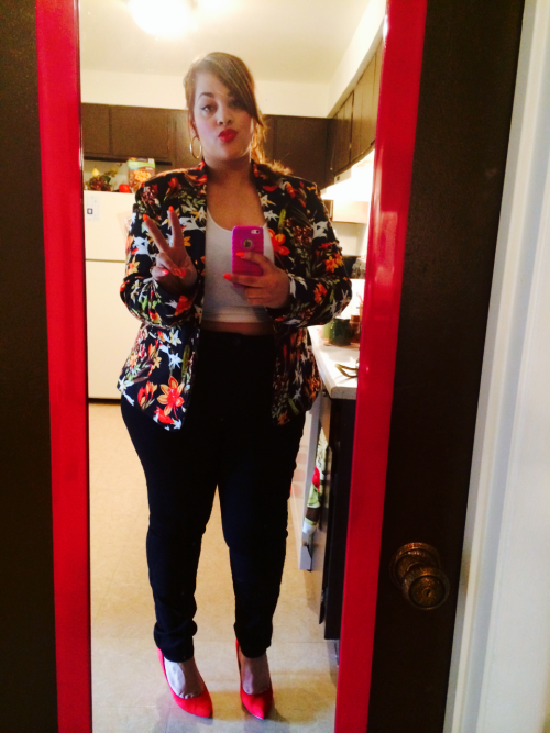 beautifulandflawedimperfection:  My ootd yesterday❤️ Forever21+ high waisted skinny jeans  Forever21+ aloha blazer Lolashoetique red pumps Loveculture crop top   Wow