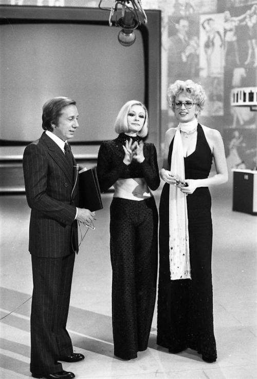 groovyman70s:Mike Bongiorno,Raffaella Carrà e Mina in the “Milleluci” show - 1974