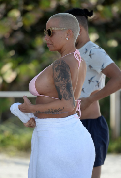 daily&ndash;celebs:  1/19/15 - Amber Rose at the beach in Miami. 