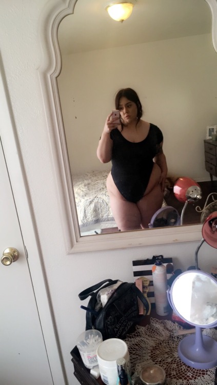 littleyellowspider:  littleyellowspider:  Thigh appreciation post  I think these are my fav pix of me ever 