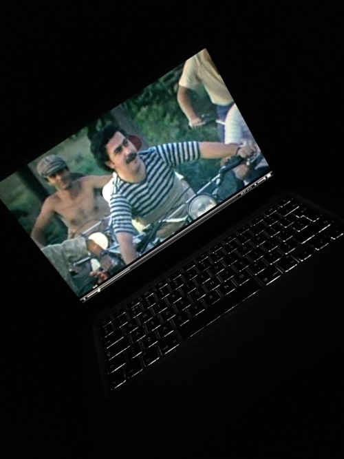 olucreates:  Cozy with Pablo Escobar.  Pablito