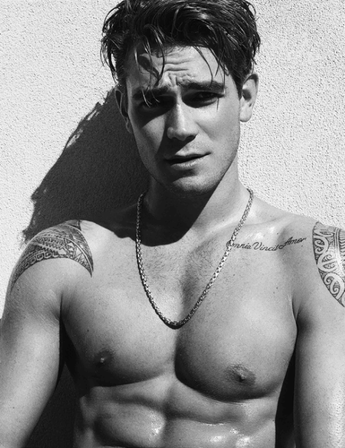 zacharylevis: KJ APARollacoaster Magazine | 2019 › ph. Bartek Szmigulski