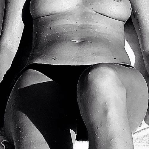 sunbath www.beha-art.de #sunbath #summer #enjoylife #yogagirl #feelslikesummer #bodyparts #available