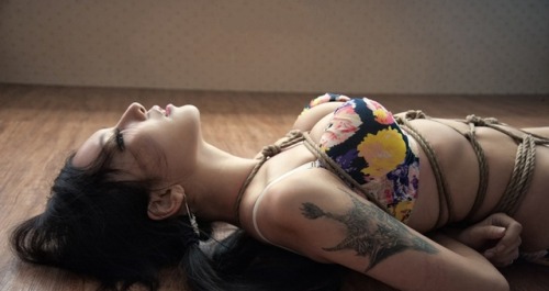 bondageholic:  Simple Bondage!!