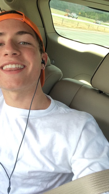 homosxl:  hispanicwhore:White teeth teen  !!!!