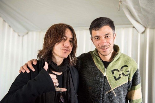 sugiaddict:Sugizo in Jordan visiting Syrian refugees (½)m.facebook.com/SUGIZOofficial/photos