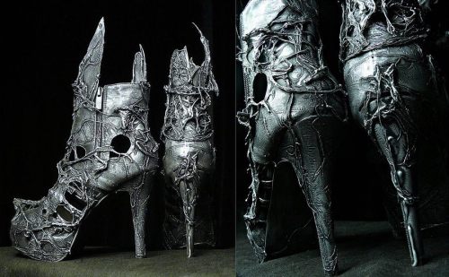 verababy:   cervenafox:   Shoeahloic   Someone PLEASE tell me where I can get these!!!!!  