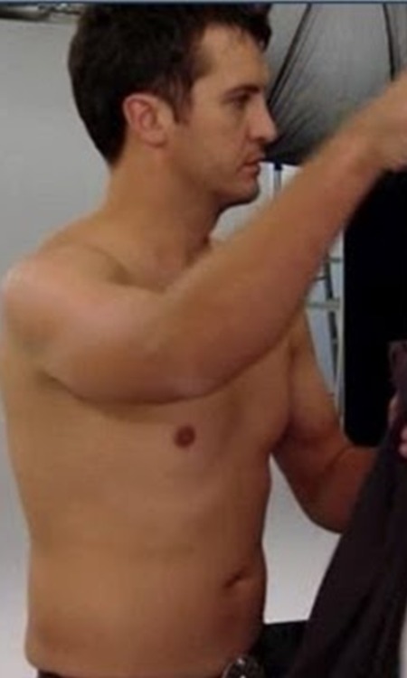 male-and-others-drugs:  Luke Bryan shirtless