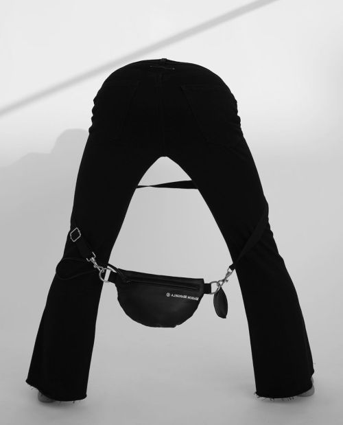 F/W19Christos wears denim and bag #mm6maisonmargiela #mm6 #fw19 #athens #november2019 #studioavra M