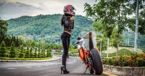 hplessflirt: I need to take mine out and go for a spin :( ~K