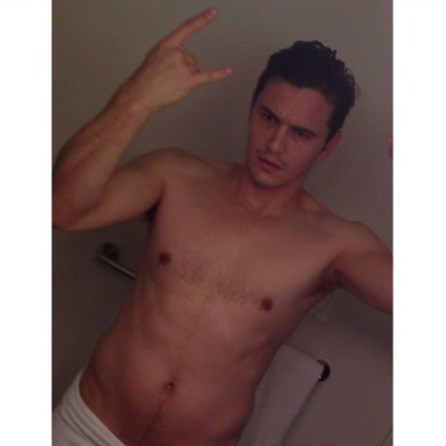 Get the scoop on James Franco’s nearly-nude selfie at Wonderwall.com.