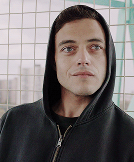 raainstorms:   Multifandom Challenge  ||  39/100 Characters  ||  Elliot Alderson↳