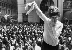 historicaltimes:Anti-bra protest, California