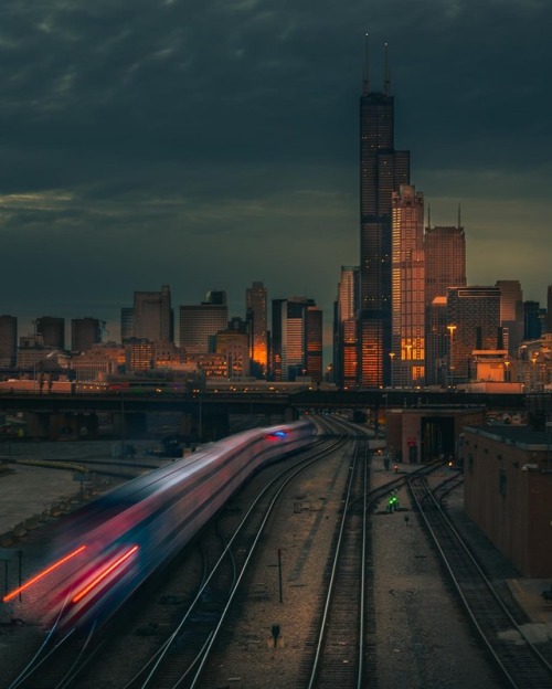 elikazet: archatlas:  Mike Meyers  i love that style of urban photo. Sometimes it seems to belong to