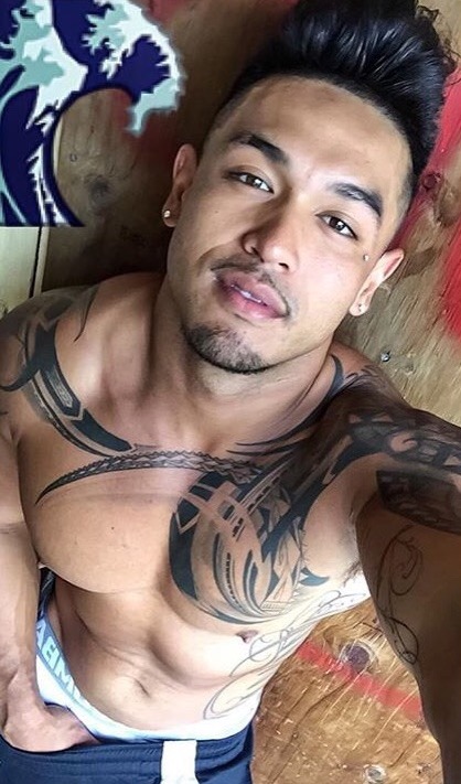 kkaloha808:  countryboi808:  Hansome and sexy as fck.  I need some of him in my life like asap!!!!