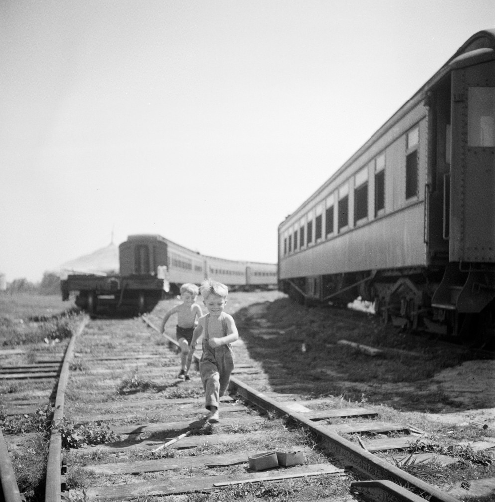 thefilmstage:  Photos by a young Stanley Kubrick, taken in the 1940’s while employed