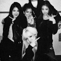 Lovesick Girls At School
