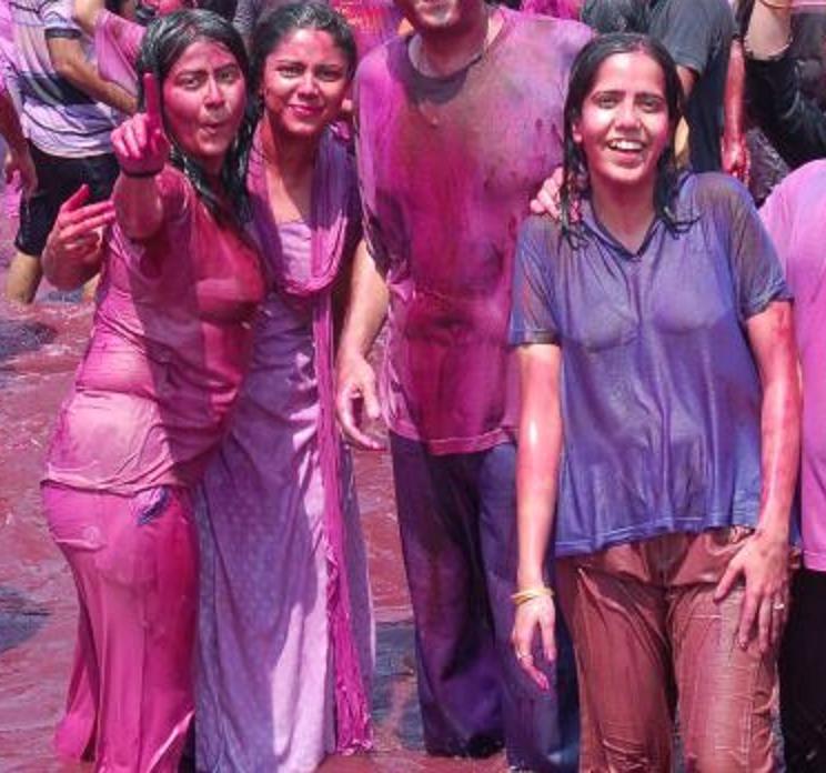 desisexmaniac:  Holi party…. http://desisexmaniac.blogspot.in/2013/03/desi-bhabhiyan.html