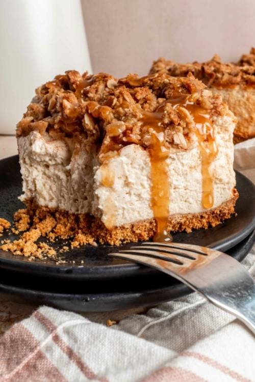 fullcravings:  Apple Crumble Cheesecake