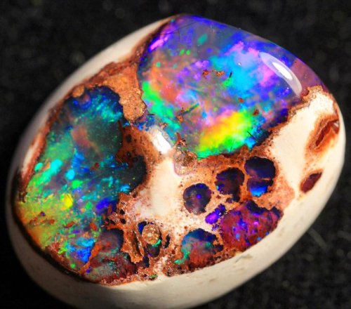 Fantastic Cantera opal from Sinaloa, MexicoPhoto: western_opals•