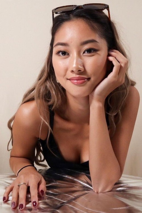 irubishootip0st:  she knows how to tease me, i know what to do with my right hand!