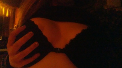 I need a daddy to play with my tits and call me babygirl 