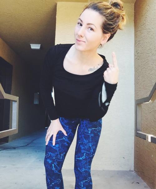 Never underestimate my ability to rock a mom bun and leggings. #momdrobe #mombun #momstyle